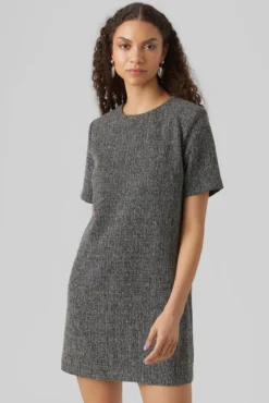 Vestido corto de manga corta