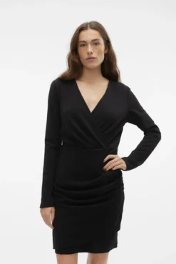 Vestido corto de manga larga
