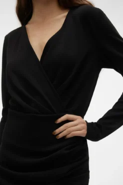 Vestido corto de manga larga