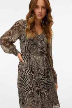 Vestido corto de manga larga
