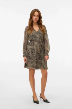 Vestido corto de manga larga
