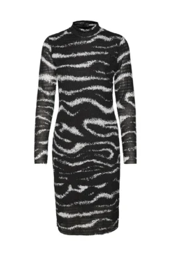 Vestido corto de manga larga