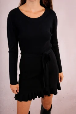 Vestido corto de manga larga con lazada