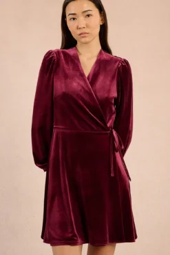 Vestido corto de manga larga terciopelado
