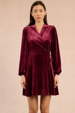 Vestido corto de manga larga terciopelado