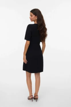 Vestido corto de punto y botones dorados