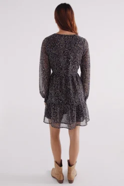 Vestido corto estampado goma escote