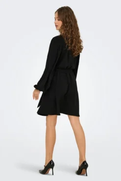 Vestido corto fluido