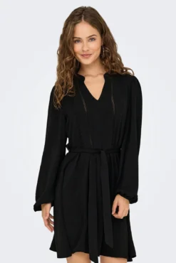 Vestido corto fluido