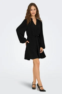 Vestido corto fluido