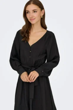 Vestido corto fluido