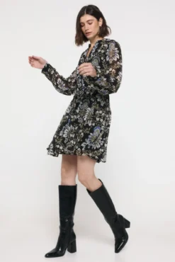 Vestido corto fluido manga larga