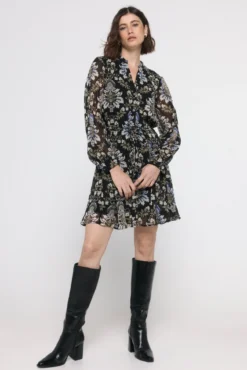 Vestido corto fluido manga larga