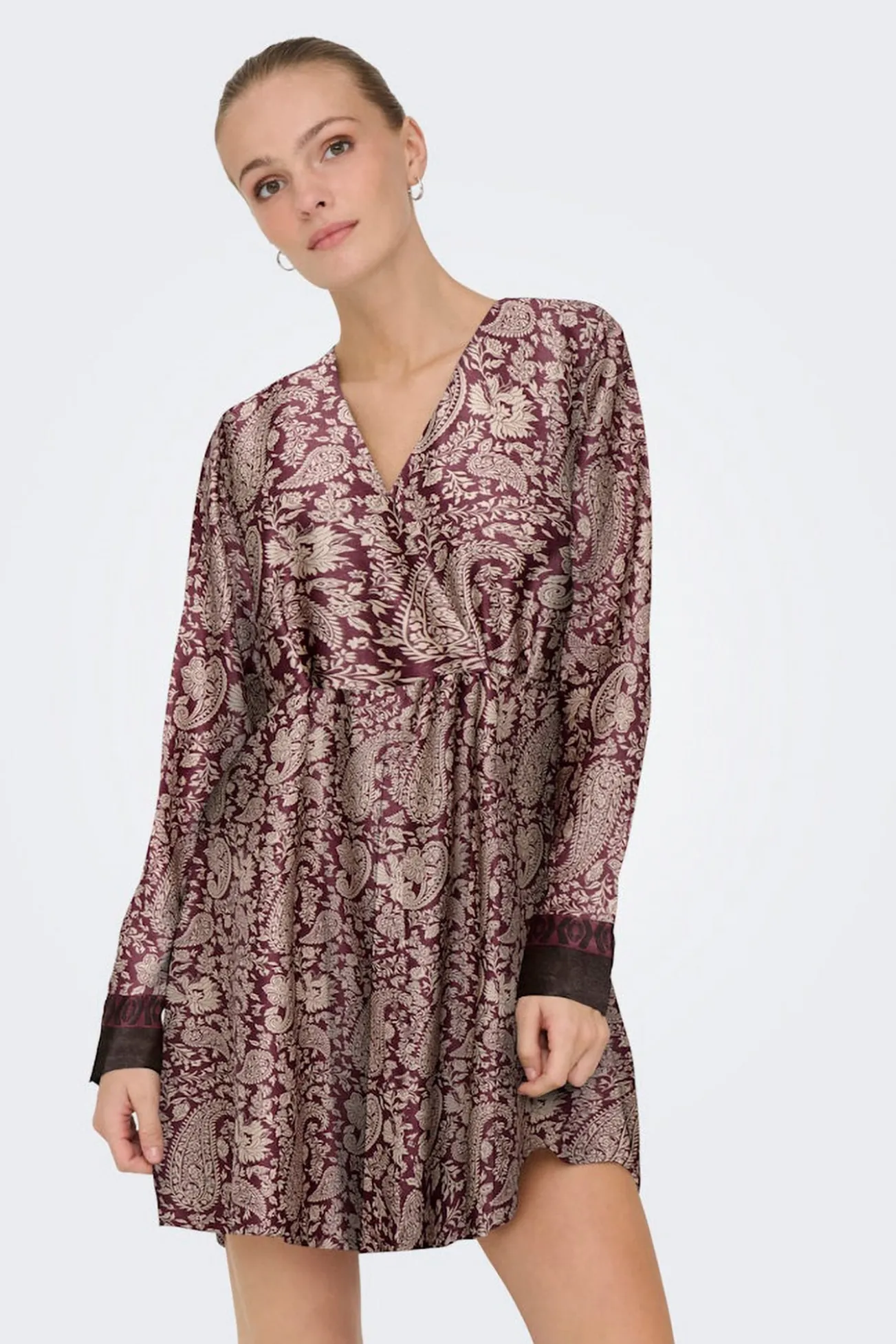Vestido corto satinado