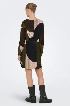 Vestido corto satinado