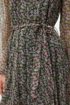 Vestido corto tejido vaporoso