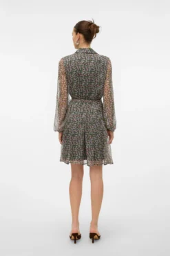 Vestido corto tejido vaporoso