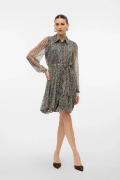 Vestido corto tejido vaporoso