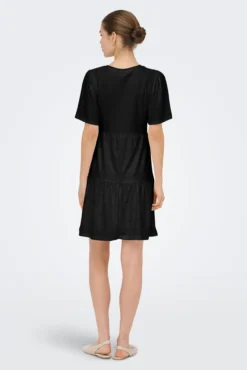 Vestido corto troquelado