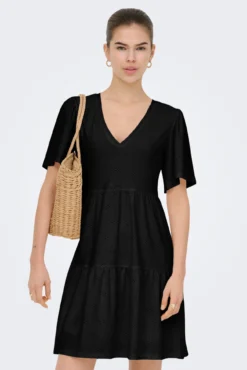 Vestido corto troquelado