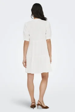Vestido corto volantes