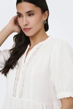 Vestido corto volantes