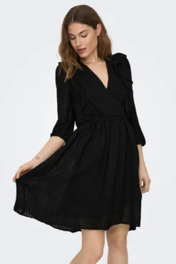 Vestido corto volantes