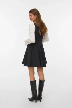 Vestido corto vuelo