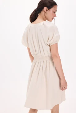 Vestido corto vuelo