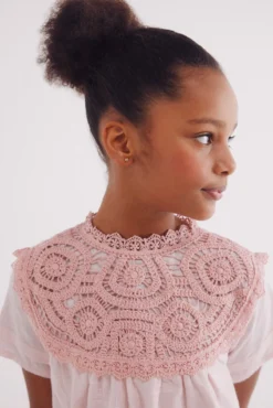 Vestido cuello crochet niña