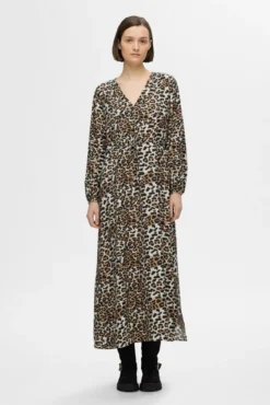Vestido de leopardo largo confeccionado con Lenzing ECOVERO.