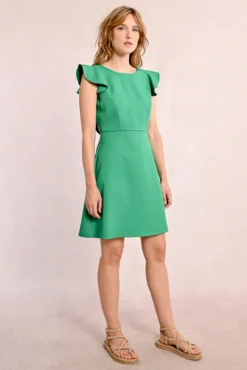 Vestido de manga corta y volantes