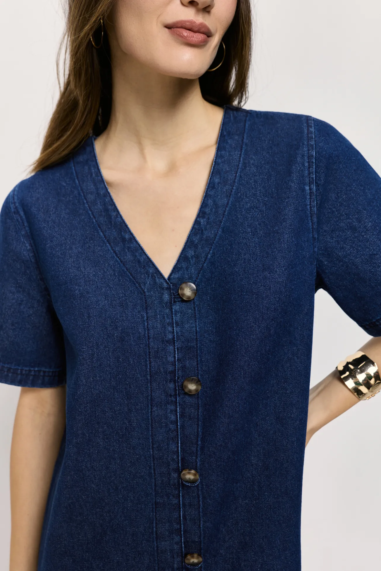 Vestido denim cuello pico