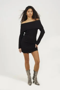 Vestido de punto con cuello bardot