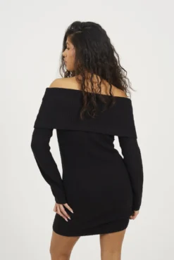 Vestido de punto con cuello bardot