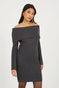 Vestido de punto con cuello bardot