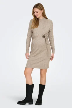 Vestido de punto premamá de cuello alto y cinturón