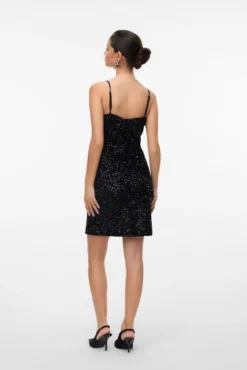 Vestido de tirantes con lentejuelas