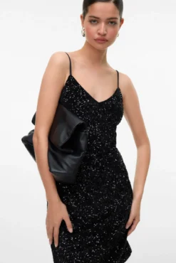 Vestido de tirantes con lentejuelas