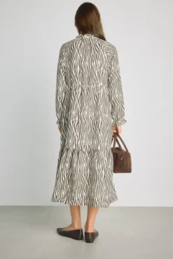 Vestido escote pico