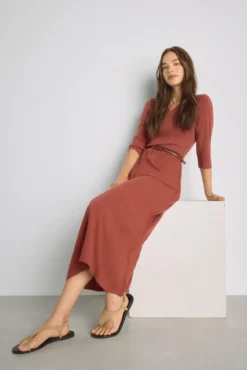 Vestido escote pico