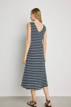 Vestido escote pico con tirantes