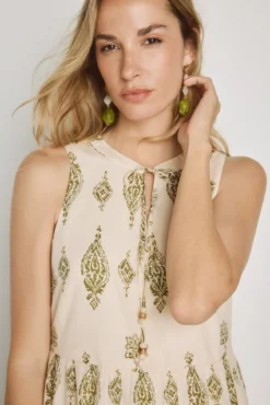 Vestido estampado escote pico
