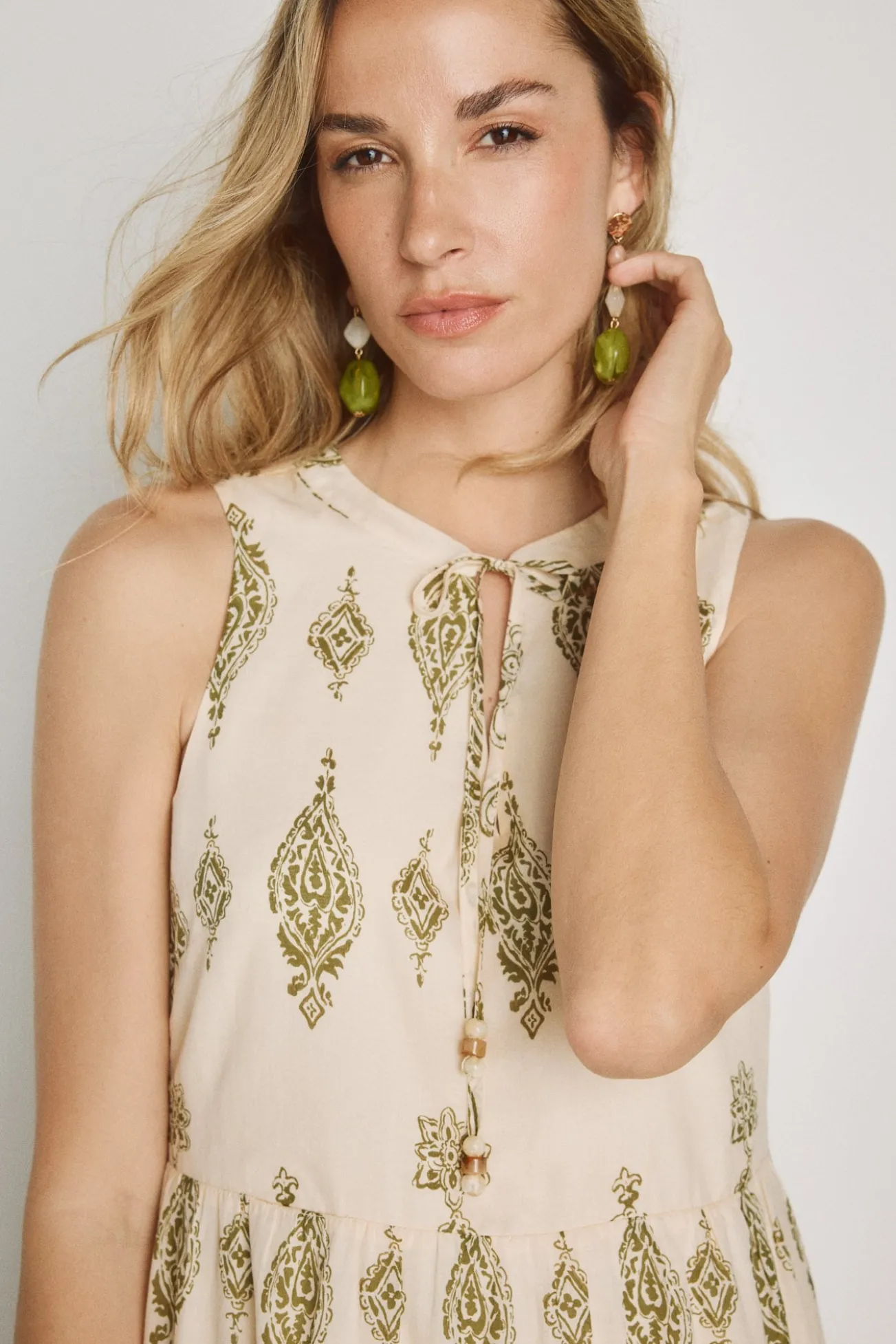 Vestido estampado escote pico