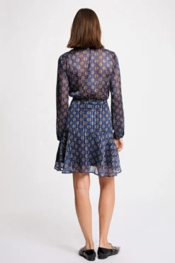 Vestido fluido con cuello en V