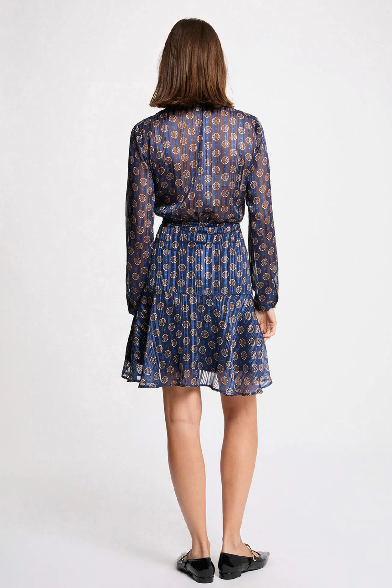 Vestido fluido con cuello en V