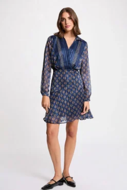 Vestido fluido con cuello en V