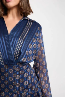 Vestido fluido con cuello en V