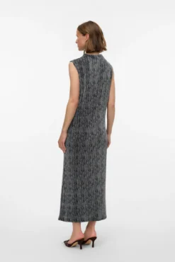 Vestido largo con brillos de manga sisa