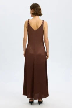 Vestido largo con tirantes trenzados